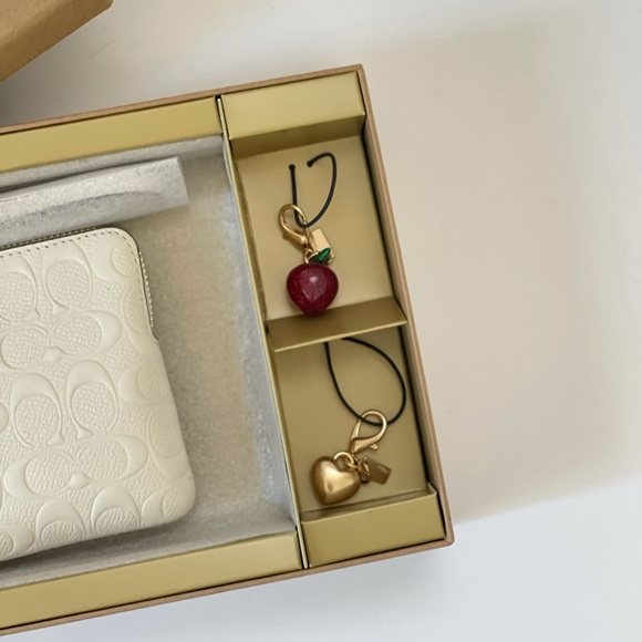 Coach Boxed Corner Zip Wristlet In Signature Leather With Apple & Heart Charms - Picture 6 of 15